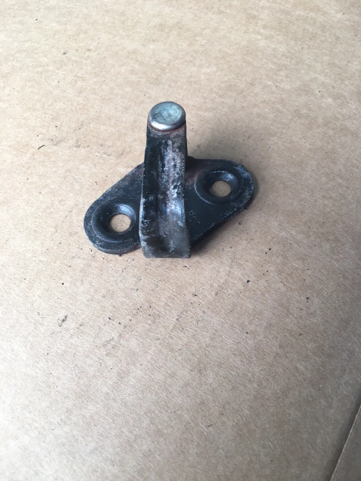 volkswagen transporter T4 Door Striker Latch Vw 701837767  - Image 4 of 4