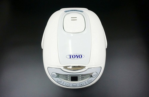 TOYO Fuzzy Logic Multi-Function Rice Cooker Keep Warm CFXB30FC11 (5 Cups/1L) - Picture 2 of 12