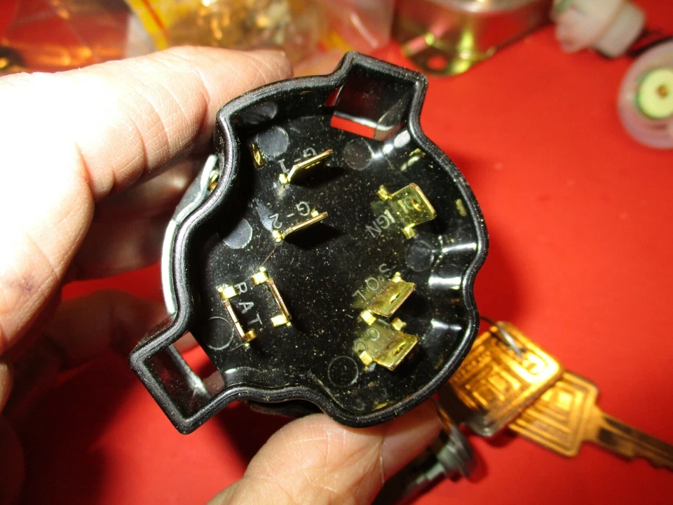 CHEVROLET/GMC C/K/P/G-10,15,20,25,35-BLAZER-JIMMY-1966-91 IGNITION SWITCH &  KEY - Image 2 of 3