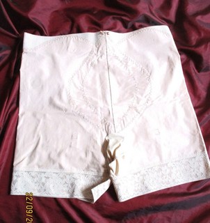 neue Playtex Miederhose mit Bein Gr. 95