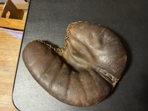Vintage 1920s Luke Sewell Goldsmith G174  Baseball Catchers Mitt Glove Nice!