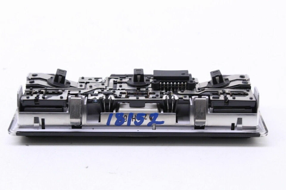 BMW 325xi 2001 domo mapa luz de lectura OEM usada Foto 2 de 4