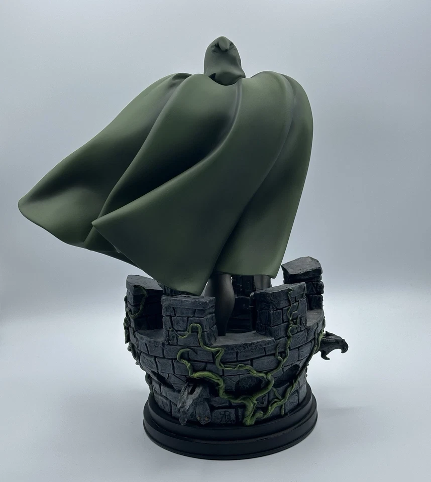 Estatua Dr Doom tamaño completo de 14 pulgadas de Bowen Designs. Fantastic Four And Avengers Foto 4 de 4