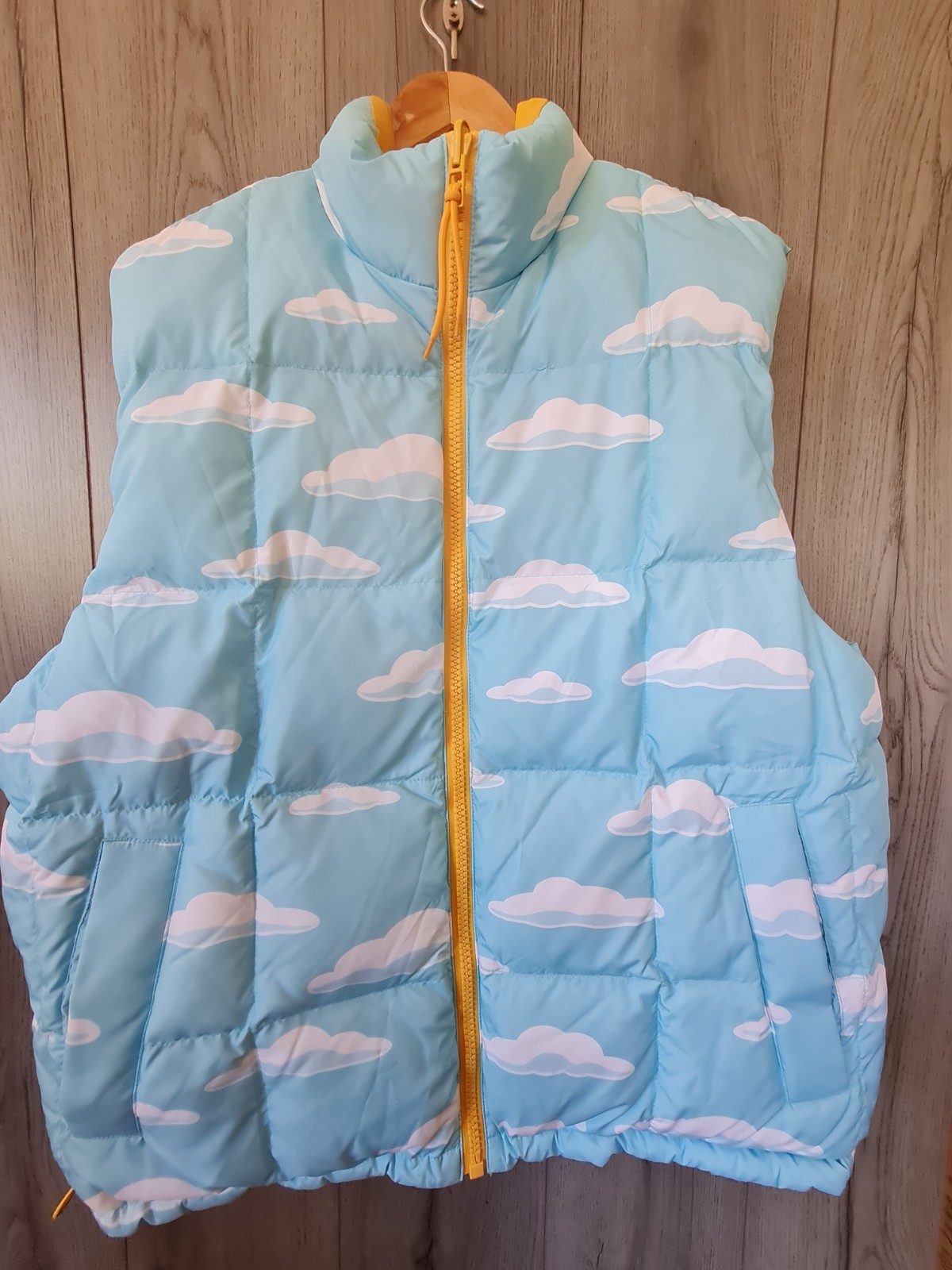 Levi’s The Simpsons Blue & Yellow Puffer Gilet Bodywarmer Size Large