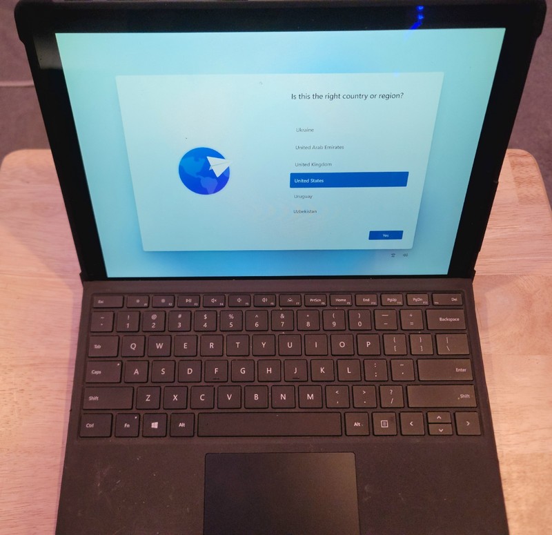 Surface Pro 6 Bundle - 256GB i5 8GB M1796. Includes Dock!