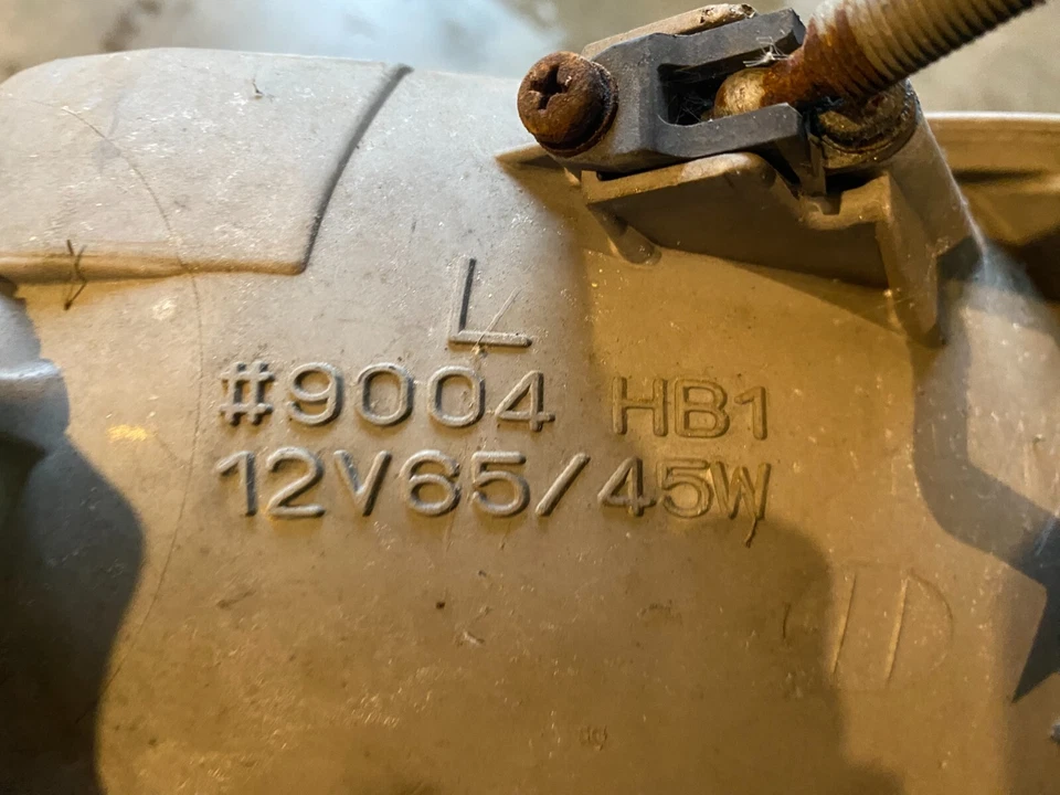 91 92 93 94 1993 FARO CONDUCTOR IZQUIERDO SUZUKI SWIFT 2 PUERTAS CANADA Foto 4 de 4