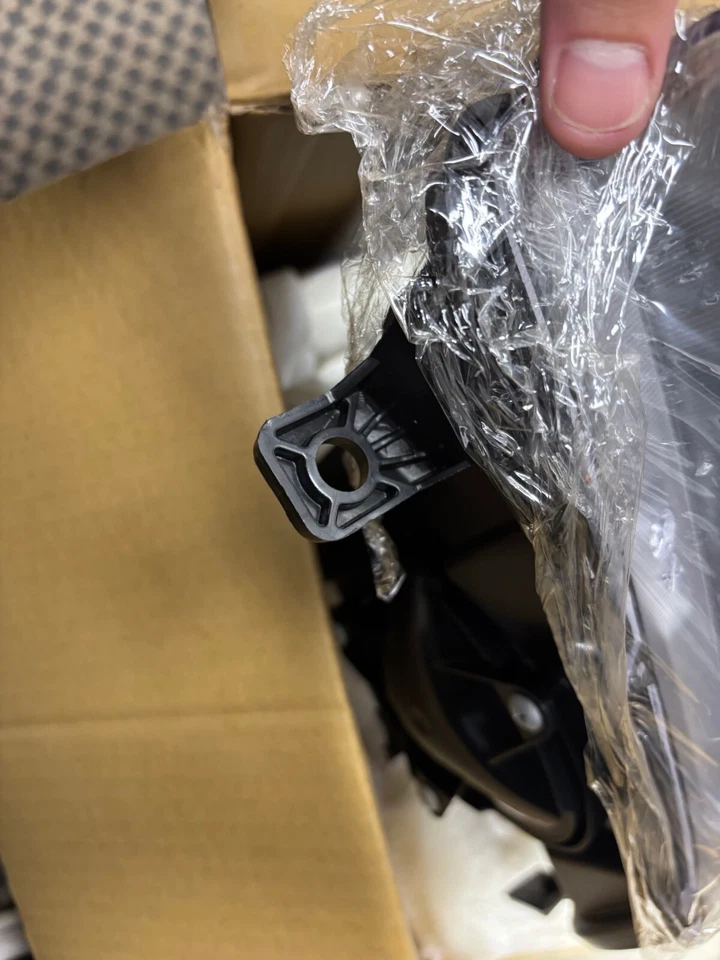 Conjunto de faros - Certificado Capa TYC 20-6961-00-9 para Cadillac CTS 08-14 Foto 2 de 4