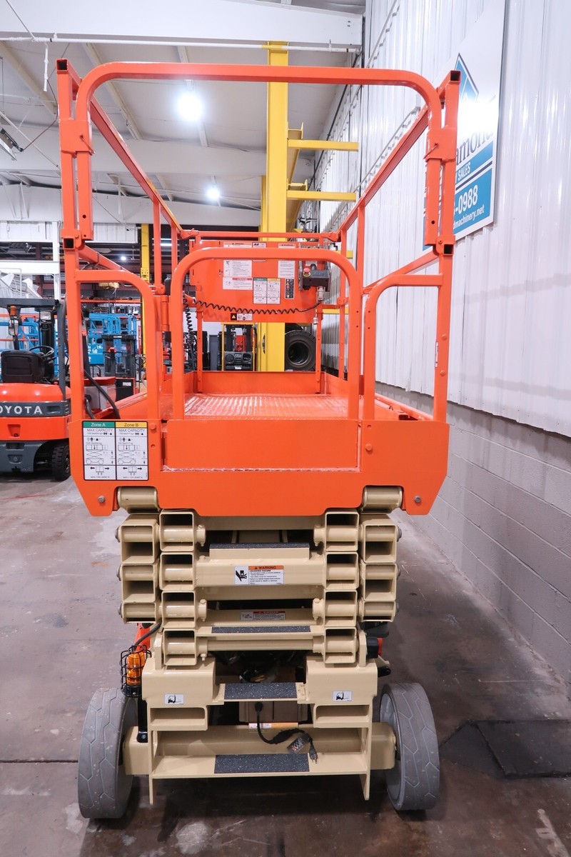 2015 JLG 3246ES Scissor Lift, 32' Platform height, 38' max Reach