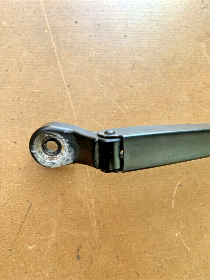 Brazo limpiaparabrisas trasero Infiniti QX4 2001-2003 OEM Foto 3 de 4