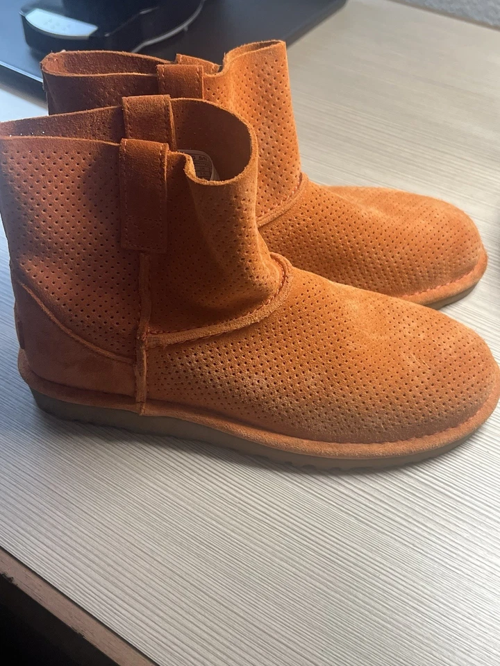 UGG AUSTRALIA BOTINES CLÁSICOS MUJER #1016852 (Talla 5) Foto 4 de 4