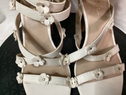 Nicole Miller Heels White Dainty Daisy Flowers Size 8 - Picture 3 of 9