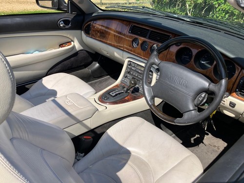 2002 Jaguar XKR 4.0 Supercharged 2dr Auto Convertible Petrol Automatic - Picture 17 of 20