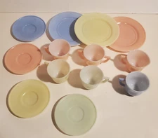 VINTAGE MID CENTURY MODERNTONE PASTEL GLASS CHILDREN'S DISH SET SUGAR CREAMER