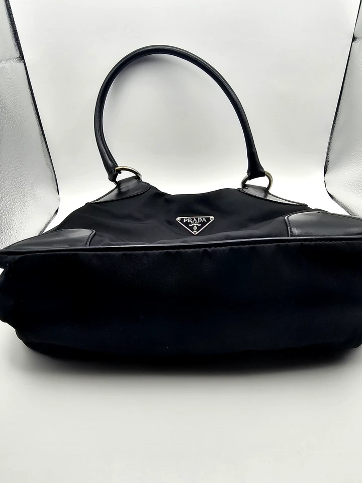 Bolso hobo Prada Tessuto de nailon con ribete de cuero de becerro Foto 4 de 4