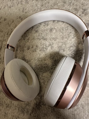 Beats Solo3 Wireless On-Ear Headphones - Apple W1 Headphone Chip, Bluetooth - Picture 8 of 9