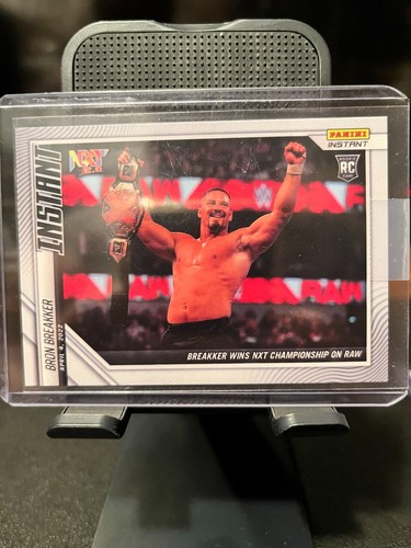 2022 WWE Panini Instant - Choose your card - Base, Versicolor (# of 5) or Black - Picture 25 of 72