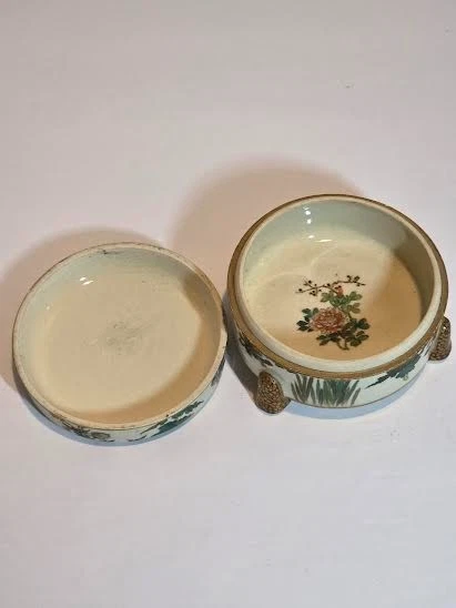 VTG Japanese Meiji Period Satsuma Porcelain Trinket Box Raised Enamel Gold Gilt - Image 3 of 4