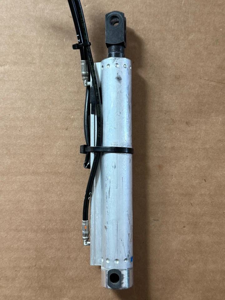 2006 2007 2008 2009 Pontiac G6 Convertible Trunk Lid CENTER Hydraulic Cylinder - Image 4 of 4