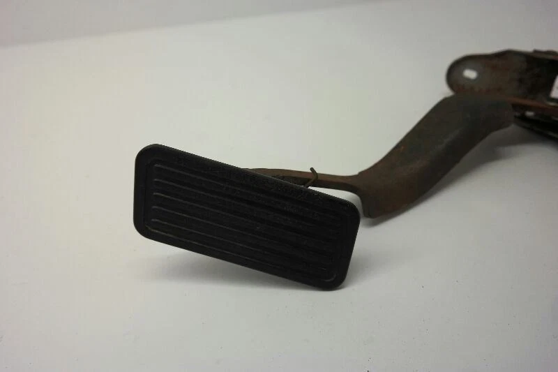 2005 HUMMER H2 GAS ACCELERATOR PEDAL - Image 4 of 4