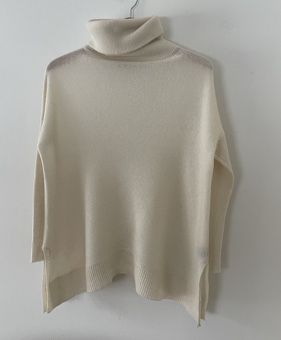 360 Cashmere 100% Ivory Cream Turtleneck Sweater Size XS Oversized