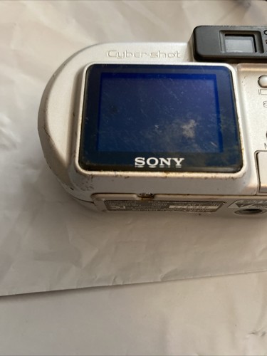 Sony Cyber-shot DSC-P10 5.0MP Digitalkamera - Silber mit Tasche Low Pro ISTZUSTAND - Bild 5 von 7