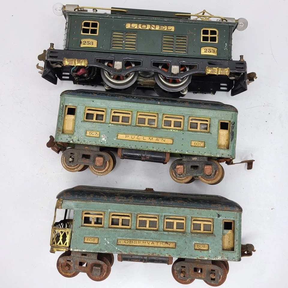 LIONEL 253 LOCOMOTIVE ENGINE & 607 PULLMAN CAR & 608 OBSERVATION CAR 0 GAUGE SET - Image 3 of 4