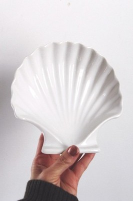 Vintage Shell Trinket Dish or Serving Bowl Ceramic Scalloped