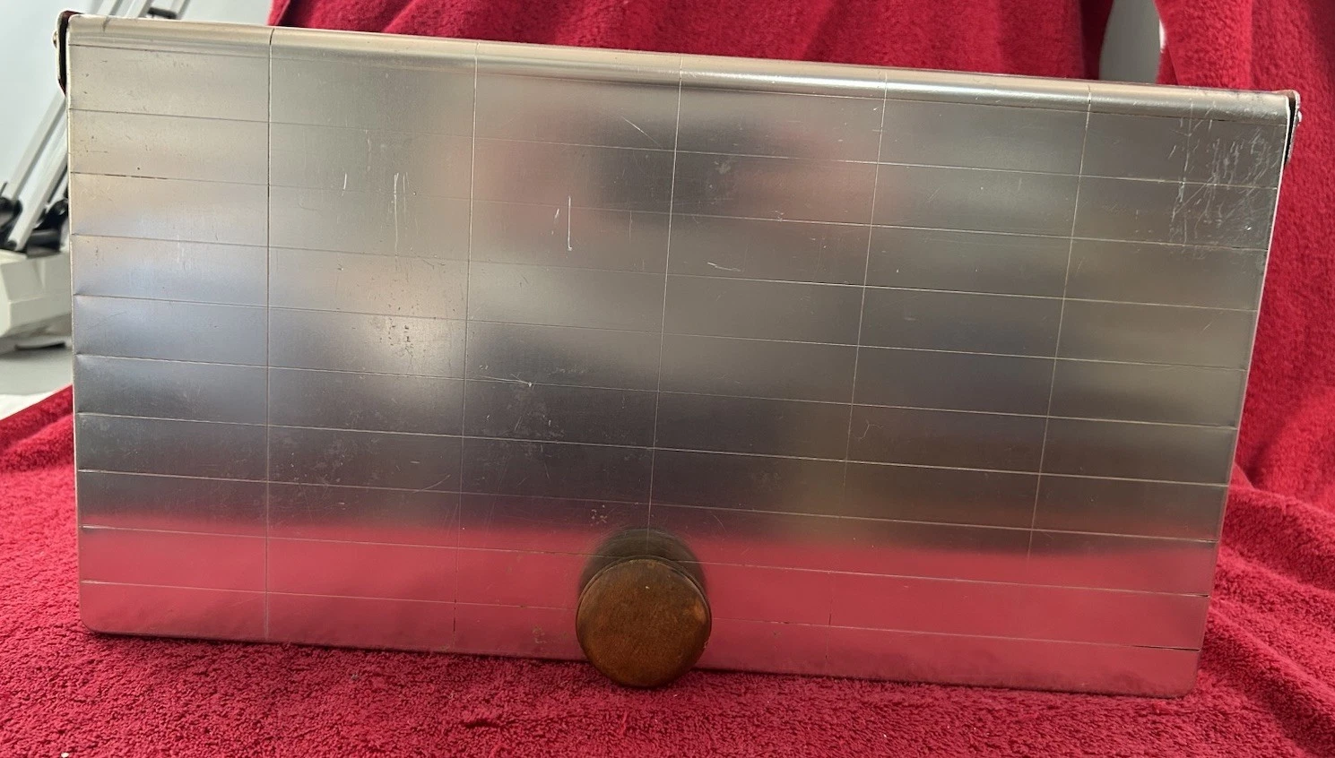 MIRRO 2009KM Aluminum Bread Box Knob Closure Rose Pink Copper Shelf vintage MCM
Opens in a new windo