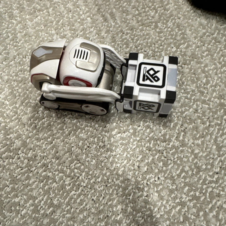 Anki Cozmo Robot & Charging Station with 3 Learning Cubes - Might Need Batteries - Image 2 of 3