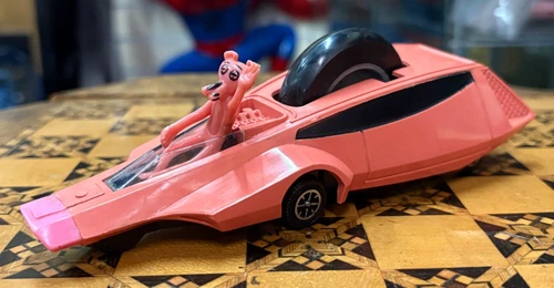 Lovely Vintage Dinky Toys Pink Panther Fly Wheel Car with Figure Unboxed SU910