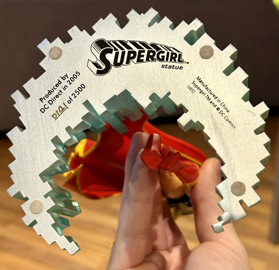 DC DIRECT SUPERGIRL STATUE DESIGNED BY MICHAEL TURNER LIMITED EDITION OF 2500 - Image 4 of 4