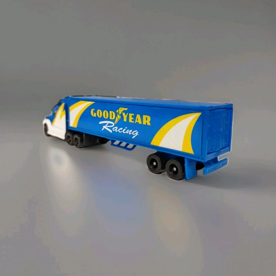 Autotreno semi rimorchio "Good Year Racing" scala 1.87 marca MAISTO - Immagine 4 di 4