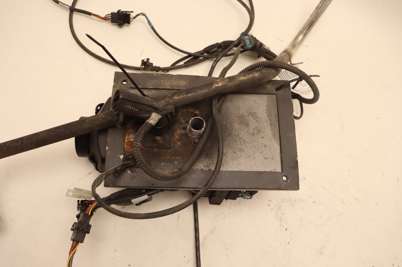 08-17 FREIGHTLINER CASCADIA AIRTRONIC D2 EBERSPACHER 12V 34W DIESEL HEATER OEM