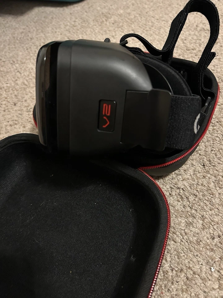 Homido V2 Virtual Reality Headset Compatible with Smartphones, Black w/case - Image 4 of 4