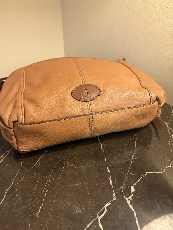 Bandolera grande vintage Fossil Morgan de cuero con guijarros de tabaco Foto 3 de 4