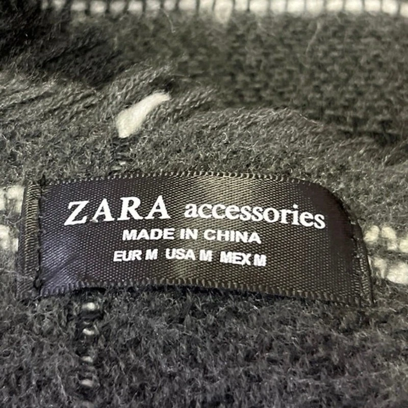 Bufanda envolvente chal con flecos tejido a rayas gris negro talla M de Zara para mujer Foto 3 de 3