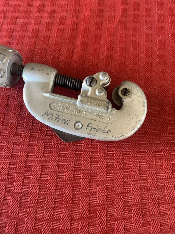 Vintage Ridgid No. 10 1/8” - 1” OD Adjustable Pipe Cutter - Image 4 of 4