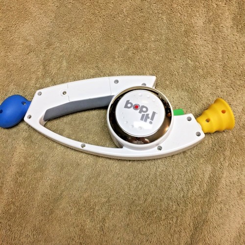 Bop It Electronic Interactive Game 2008 Hasbro - Picture 3 of 4