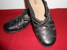 Clarks Ultimate Comfort Collection Black Closed Toe Slip On, 8M