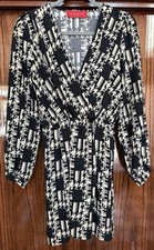 Akira Chicago Red Label Women's Dress Medium Long Sleeve Black Geometric Stars