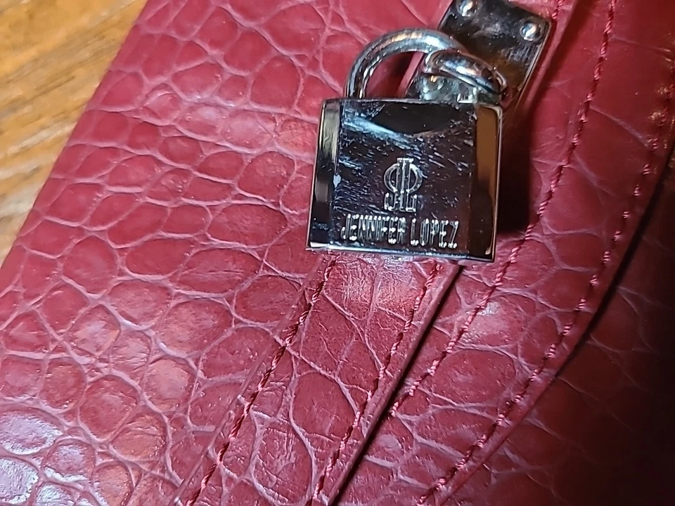 Cartera sin asas Jennifer Lopez Córcega roja de muñeca Foto 4 de 4