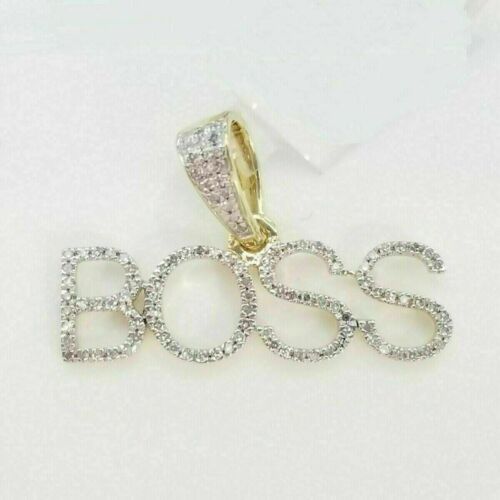 Pendentif charme plaque nom Boss unisexe 1,50 ct diamant moissanite plaqué or 14 carats - Photo 1 sur 4