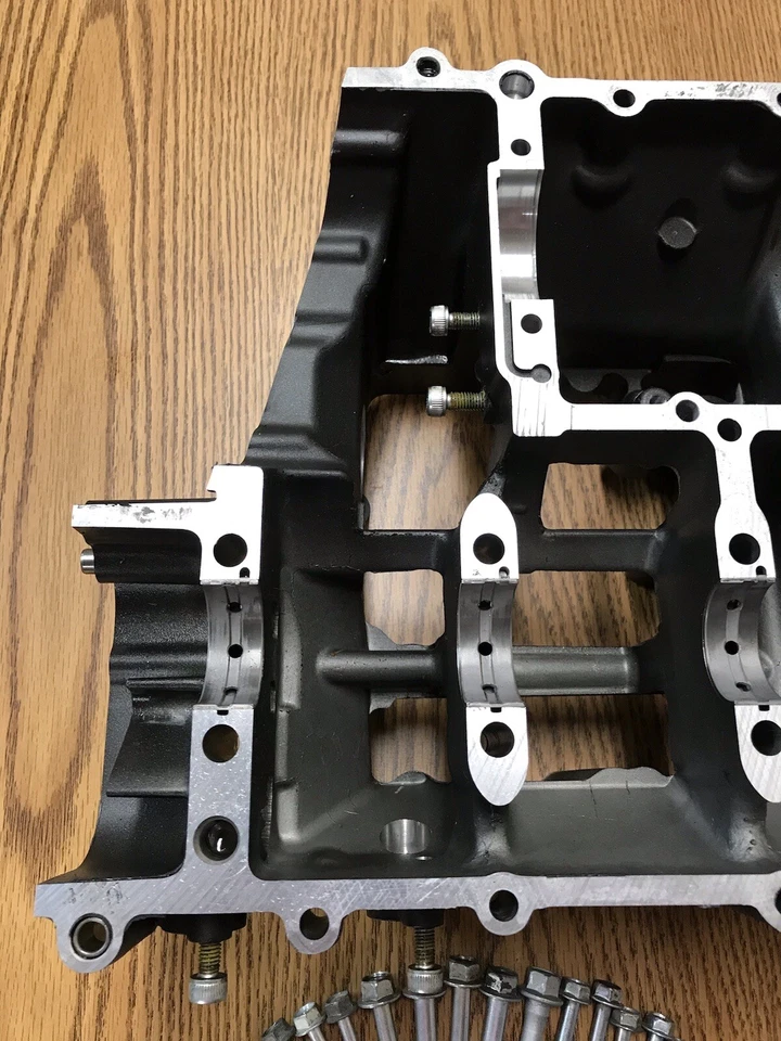 PIEZA INFERIOR CÁRTER YAMAHA FZ6 2006-2009 # 1B3-15100-01-00 Foto 4 de 4