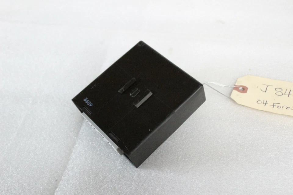 SUBARU FORESTER 2003-2005 MÓDULO UNIDAD DE CONTROL INTEGRADO MULTIFUNCIÓN J8407 Foto 2 de 4