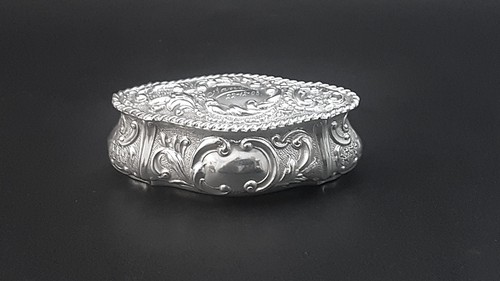 Walker & Hall 1903 Sterling Silver Lady’s Vanity Table Repoussé Trinket Box