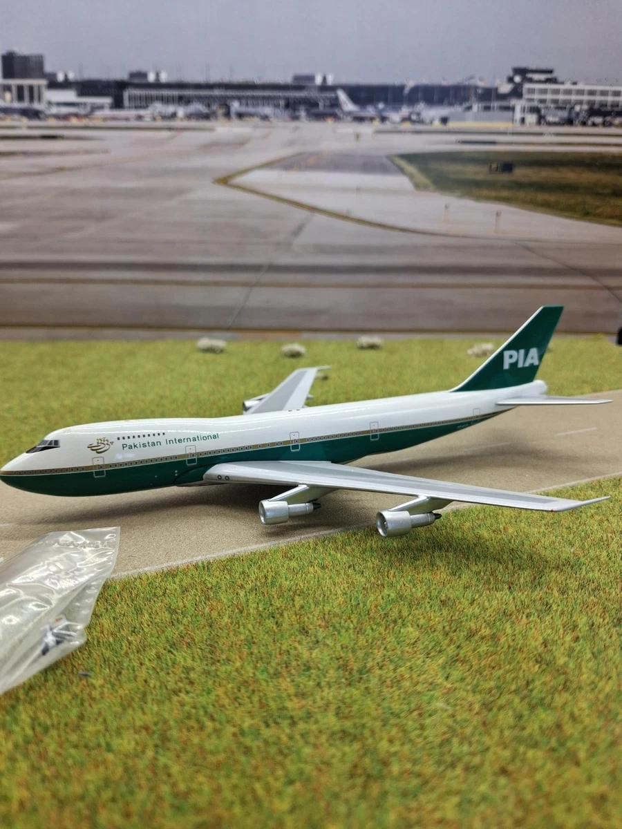 AeroClassics Boeing 747 1:400 Contemporary Diecast Aircraft