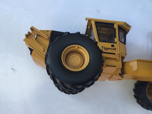 Tigercat 635D Skidder 7 Inch Diecast - 1/32 - Tractor Logger Miniature Figurine - Picture 10 of 13