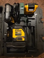 DEWALT DCLE34021D1 20V MAX Li-Ion Cordless Green Cross Line Laser Kit