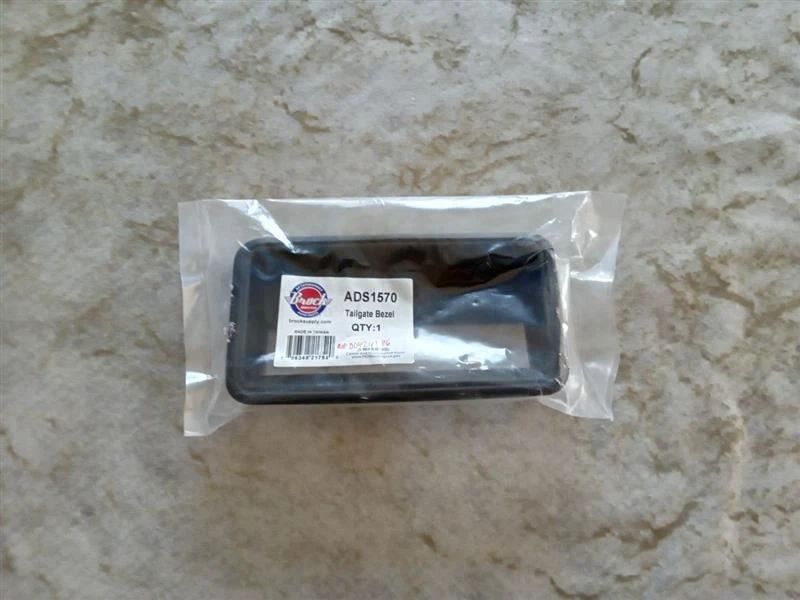 Bisel de puerta trasera exterior para camioneta Chevrolet 2500 88-02 C/K 424286 Foto 3 de 4