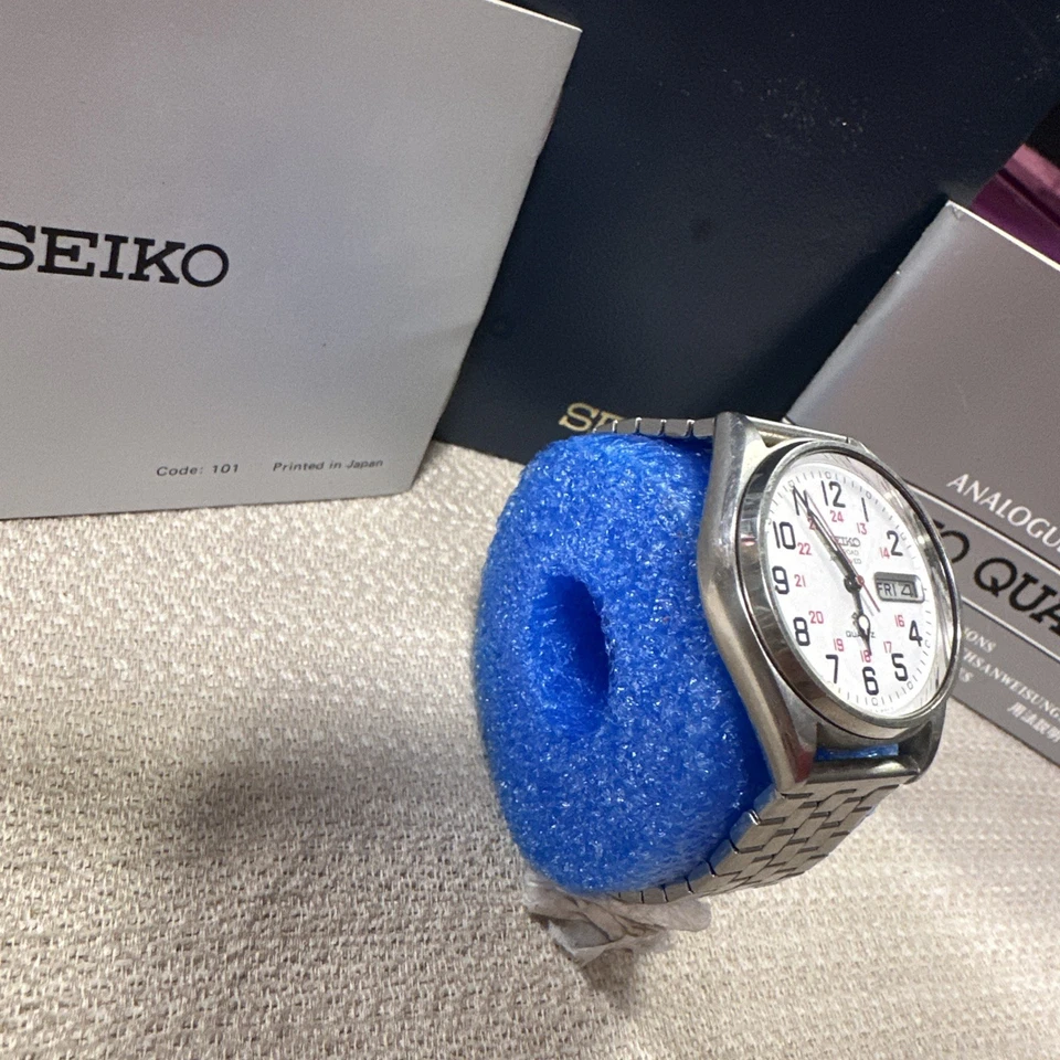 Rare!! Running SEIKO SQ RAILROAD 7546-8069 DAY DATE Watch MENS w/ BOX & Papers - Image 4 of 4